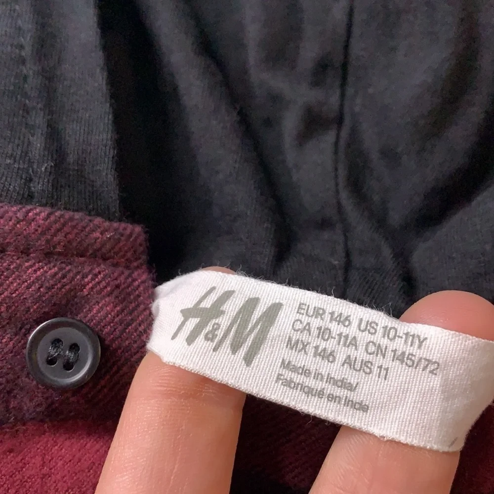 New with tags H & M long sleeve button down hooded flannel shirt 10-11 y kids